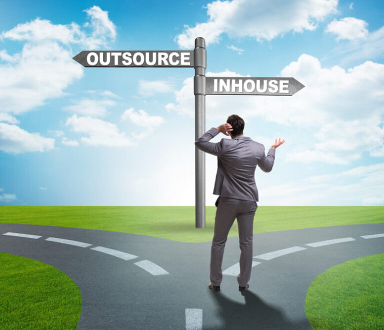 In-house vs Outsourcing Software Development: Best Choice?